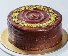 4 kişilik Klasik çikolatalı fıstıklı yaş pasta fiyatları Karaman pasta siparişi
