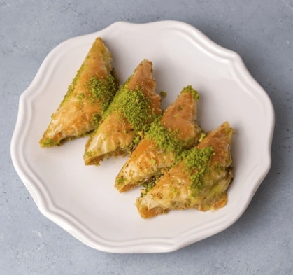 Geleneksel Tariflerle 1000 Gr Fıstıklı Şöbiyet Karaman pasta siparişi